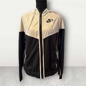 Women’s Nike Windrunner Running Track Windbreaker Jacket Size Medium